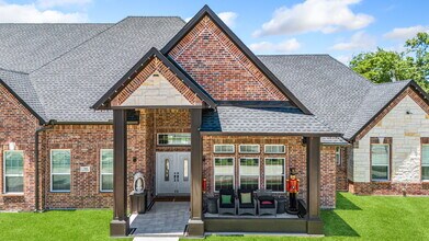 705 E Oates Rd in Garland, TX - Building Photo - Building Photo