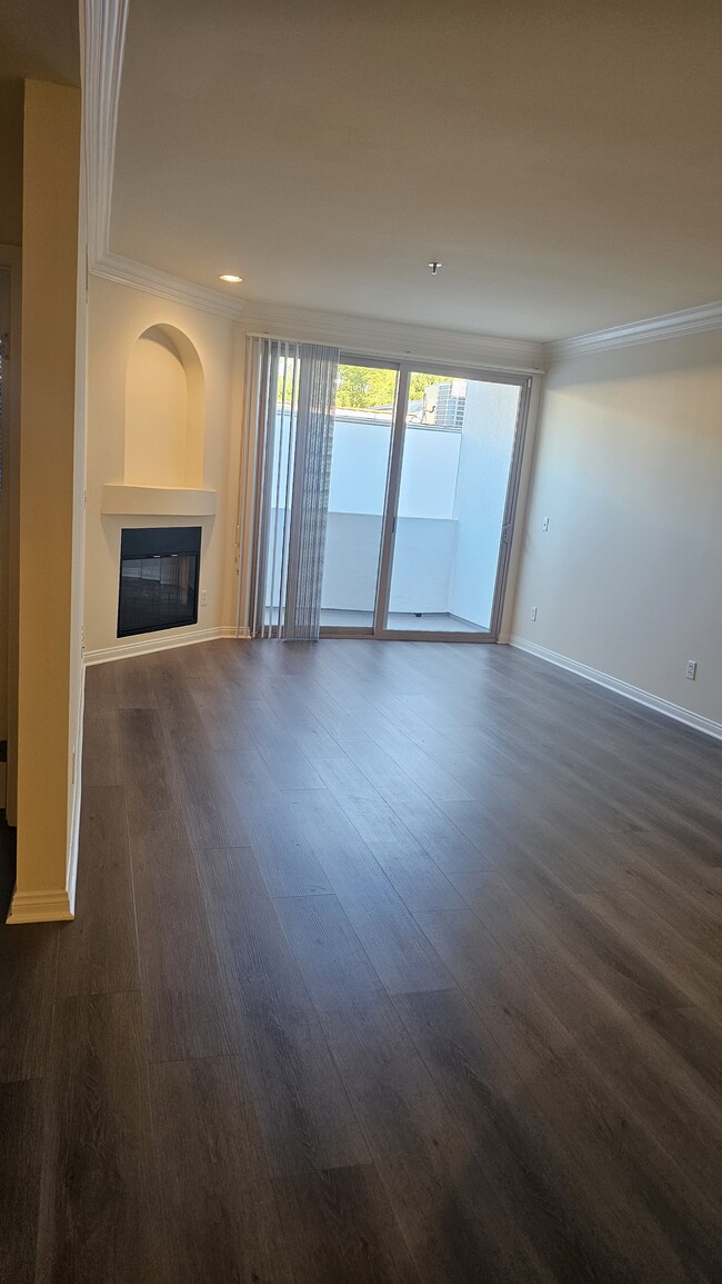 949 N Croft Ave, Unit 203 in West Hollywood, CA - Foto de edificio - Building Photo