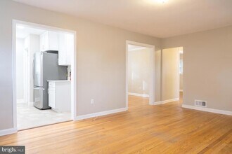 3903 Fairview Dr in Fairfax, VA - Foto de edificio - Building Photo