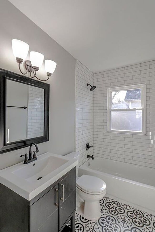 property at 1321 Earl Ave