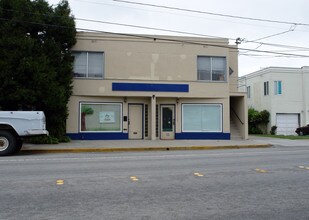 1512 Stafford in Redwood City, CA - Foto de edificio - Building Photo
