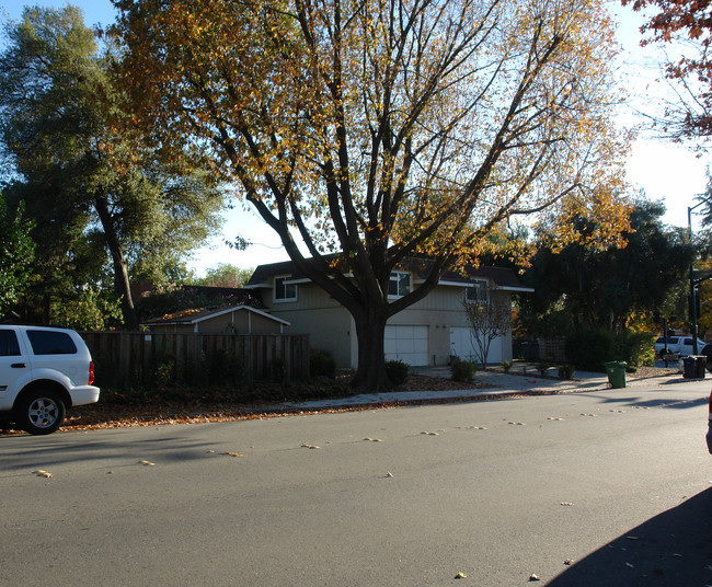 3009-3011 Peachwillow Ln in Walnut Creek, CA - Building Photo - Building Photo