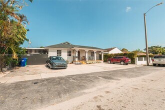 501 NW 32nd Pl in Miami, FL - Building Photo - Building Photo