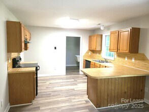 2025 Hart Rd in Charlotte, NC - Building Photo - Building Photo