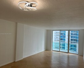 3001 S Ocean Dr in Hollywood, FL - Building Photo - Building Photo