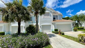 8410 Village Edge Cir in Ft. Myers, FL - Building Photo
