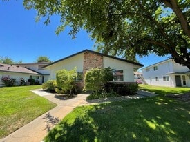 9508 Emerald Park Dr in Elk Grove, CA - Building Photo