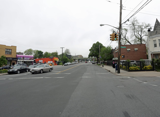 1905 Hunt Ave in Bronx, NY - Foto de edificio - Building Photo