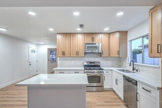 3676 N Braewood Ave in Las Vegas, NV - Building Photo - Building Photo