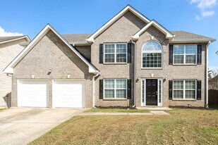 265 Redding Ridge in Atlanta, GA - Building Photo