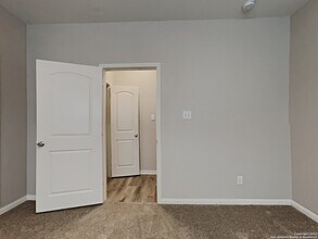 6147 Still Mdws in San Antonio, TX - Building Photo - Building Photo