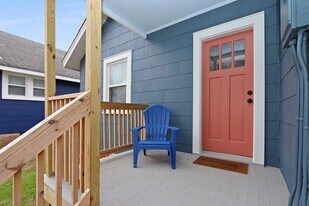 215 E Cummings Ave in Hampton, VA - Building Photo