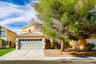 371 Lander Dr in Henderson, NV - Building Photo