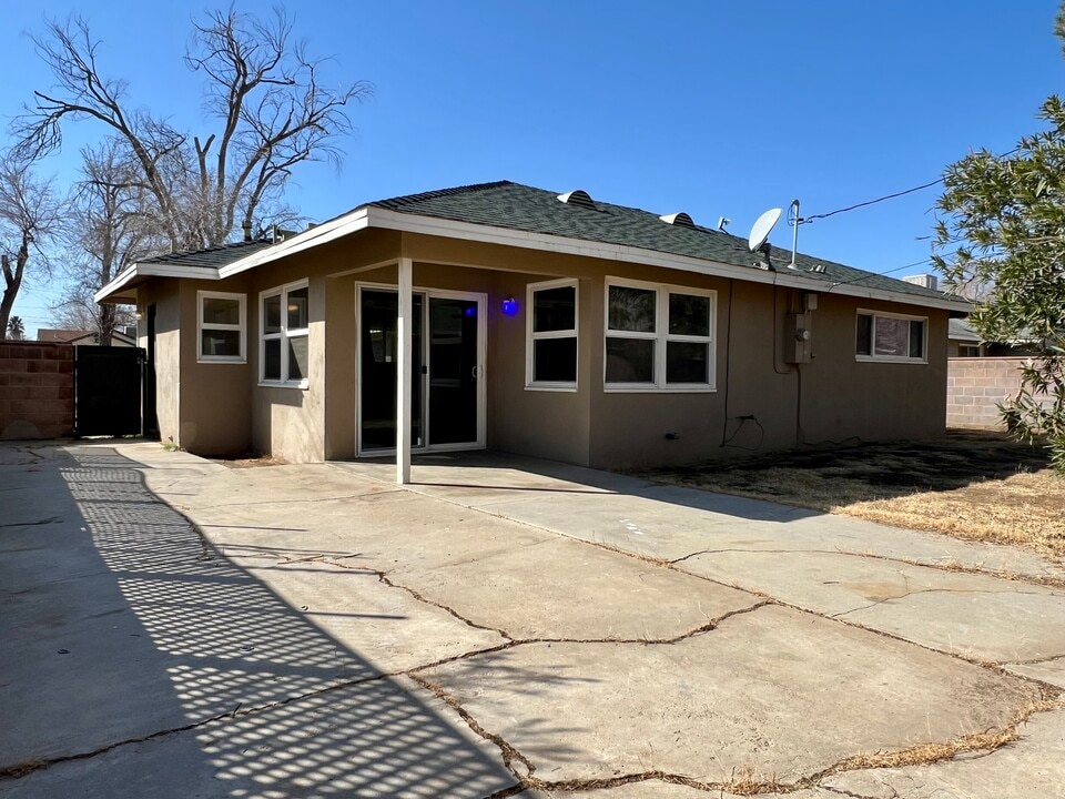 1409 Indian Sage Rd in Lancaster, CA - Building Photo