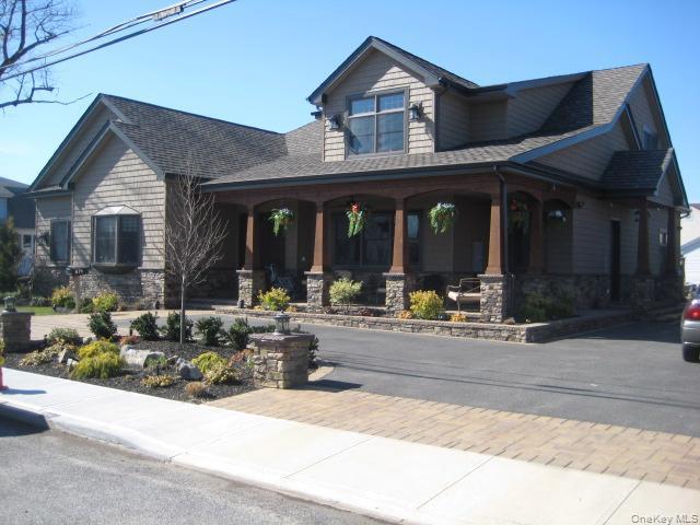 property at 814 Pine Pl