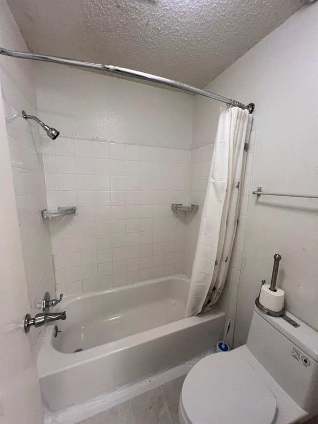 6843 Greenway Chase St in Houston, TX - Building Photo - Building Photo