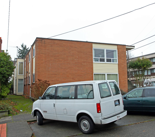 Park Apartments in Seattle, WA - Building Photo - Building Photo