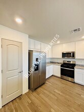 6563 W Camino Pizarro in Tucson, AZ - Building Photo - Building Photo