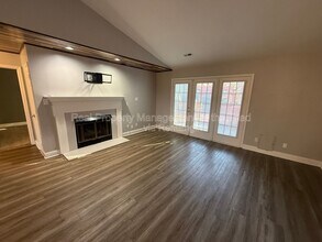 1319 Glen Raven Ct in Greensboro, NC - Foto de edificio - Building Photo