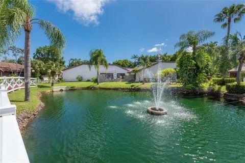 2671 Parkview Dr S in Hallandale Beach, FL - Building Photo - Building Photo