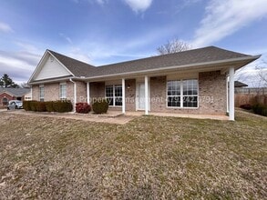 1662 E Gate Cir in Greenwood, AR - Building Photo - Building Photo