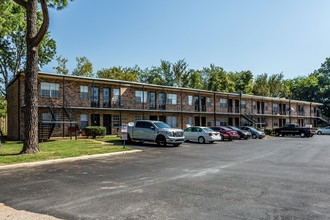 The Summereast in Memphis, TN - Building Photo - Building Photo