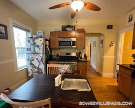 121 Liberty Rd, Unit 3 in Somerville, MA - Foto de edificio - Building Photo