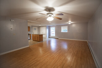 273 S Main St, Unit 2 in Barre, VT - Building Photo - Building Photo