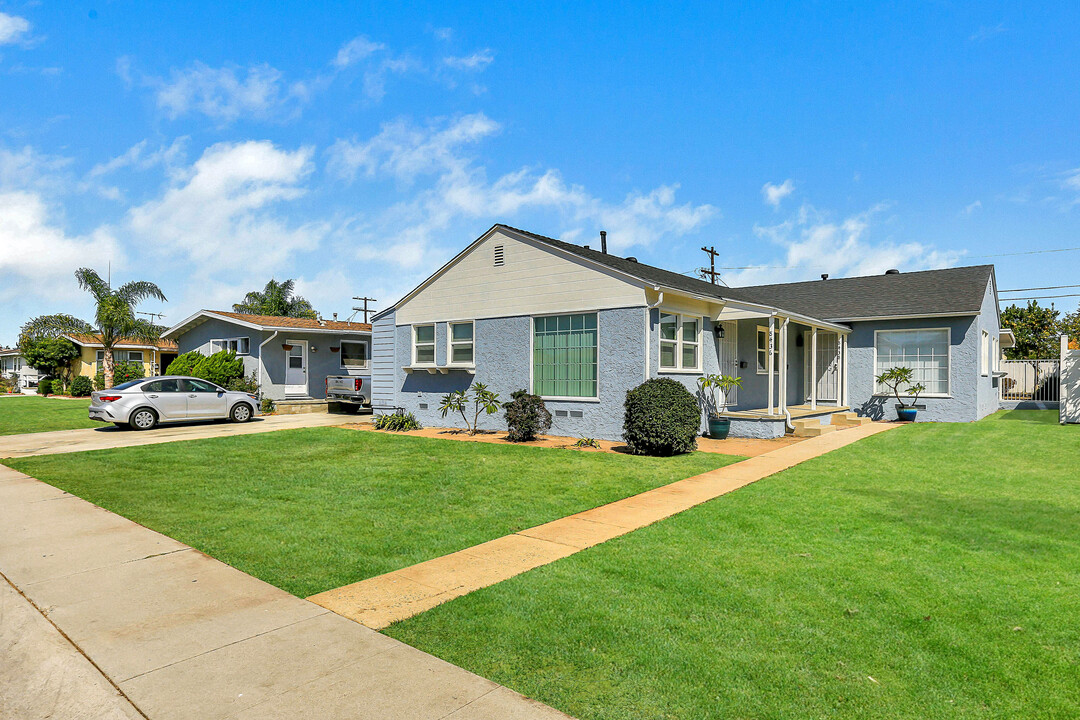 8436 Barnsley Ave in Los Angeles, CA - Building Photo