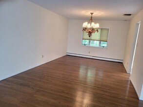 36 Long Ridge Rd in Plainview, NY - Building Photo - Building Photo