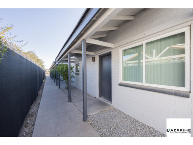 4423 N 13th Pl in Phoenix, AZ - Foto de edificio - Building Photo