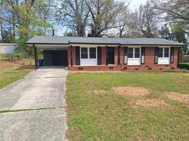 5370 Longmeadow Ln in Atlanta, GA - Building Photo