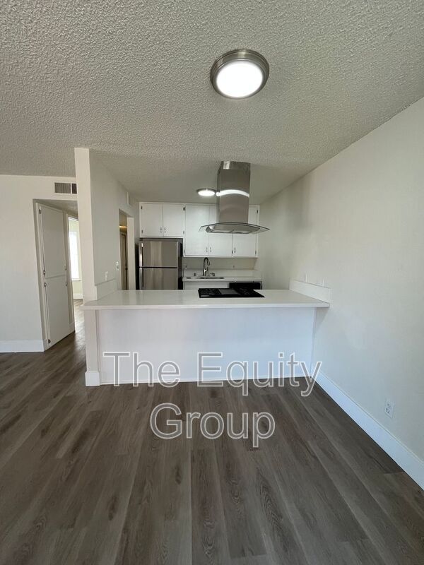 3521 W Campus Ave. in Visalia, CA - Foto de edificio - Building Photo