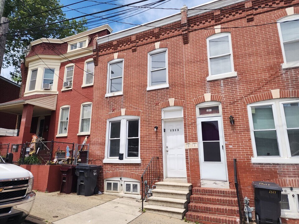 1313 Lancaster Ave in Wilmington, DE - Building Photo