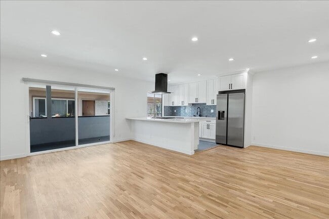 property at 652 Hayworth Ave