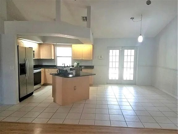 9260 Sedgefield Rd in North Fort Myers, FL - Foto de edificio - Building Photo