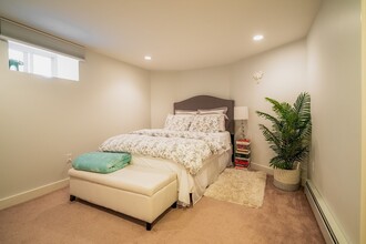 31 Mapleton St, Unit 1 in Boston, MA - Foto de edificio - Building Photo