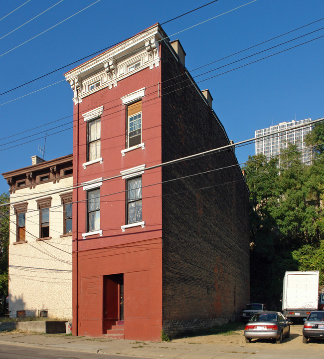 813 State Ave in Cincinnati, OH - Foto de edificio