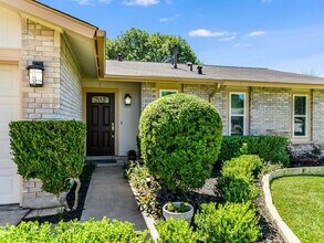 11017 Prairie Dove Cir in Austin, TX - Building Photo - Building Photo