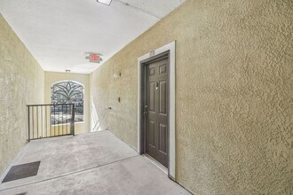 10025 Courtney Palms Blvd in Tampa, FL - Building Photo - Building Photo