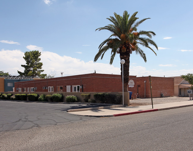 Adams St. Apartments in Tucson, AZ - Building Photo - Building Photo