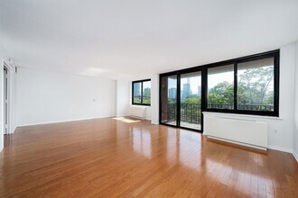 700 Grove St in Jersey City, NJ - Building Photo - Building Photo