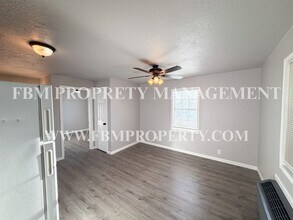 1509 S Oak Grove Rd in Ennis, TX - Building Photo - Building Photo