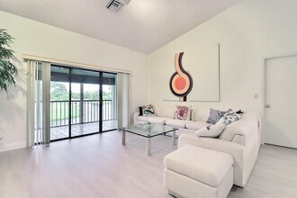 5218 Fountains Dr S in Greenacres, FL - Building Photo - Building Photo