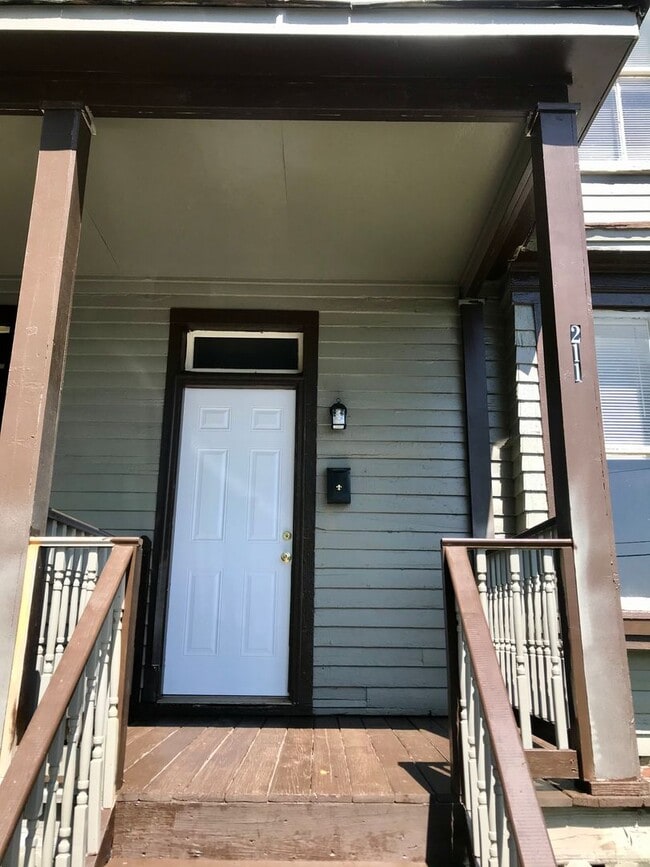 211 C St in Lynchburg, VA - Building Photo - Building Photo