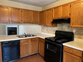 6600 Meadow Rue Dr in Norcross, GA - Building Photo - Building Photo