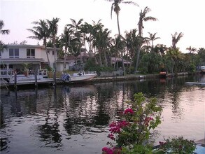 1812 E Oakland Park Blvd in Oakland Park, FL - Foto de edificio - Building Photo