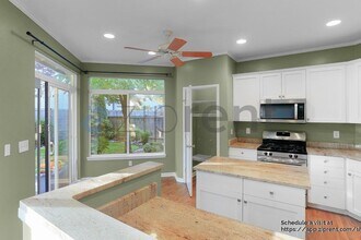 24357 SE 4th Ct in Sammamish, WA - Building Photo - Building Photo