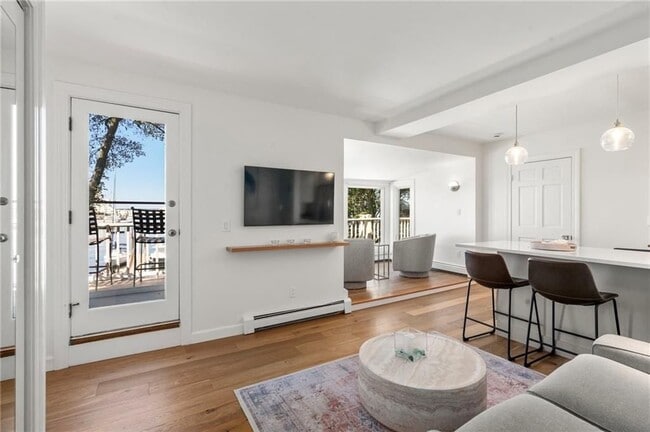 58 Washington St in Newport, RI - Foto de edificio - Building Photo