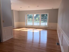 97 N Walnut Ln in Schaumburg, IL - Building Photo - Building Photo